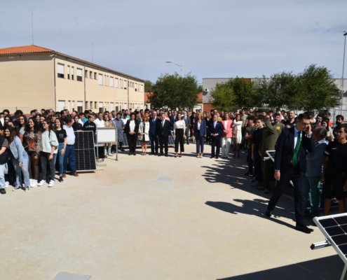 'Foto de familia' con alumnado y docentes en CIFP Aguas Nuevas