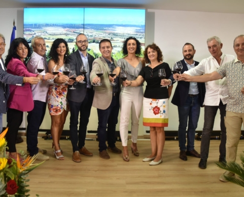 Foto de familia de la presentación del municipio de Higueruela en el stand de la Diputación