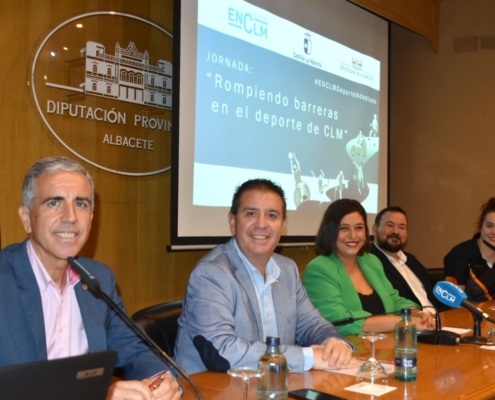 'Foto de familia' en el Salón de Actos de la Diputación previa a la apertura de la Jornada 'Rompiendo Barreras en el Deporte en CLM' celebrada p ...