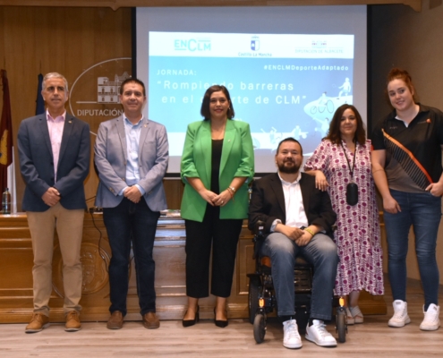 'Foto de familia' en el Salón de Actos de la Diputación antes de la Mesa Redonda enmarcada en la Jornada 'Rompiendo Barreras en el Deporte en CL ...