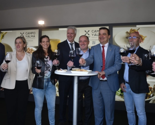 Brindis por la inauguración de FIQAB