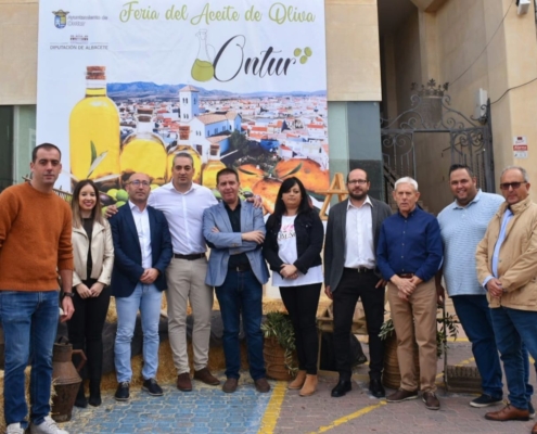 El presidente de la Diputación junto al alcalde de Ontur, al delegado de Agricultura en la Feria de Aceite de Ontur