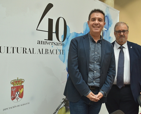 El presidente de la Diputación, Santi Cabañero, junto al director-gerente de Cultural Albacete, Ricardo Beléndez
