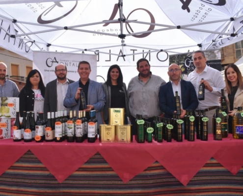 El presidente de la Diputación, junto al alcalde de Ontur y miembros del equipo de Gobierno Local, así como al delegado de Agricultura, durante  ...