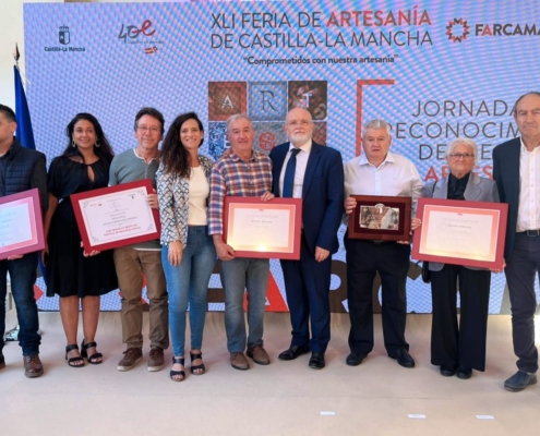 Foto de familia de la entrega de reconocimientos de FARCAMA