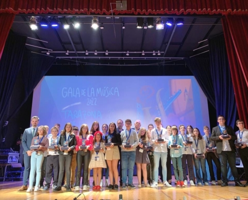 Foto de familia del alumnado premiado en IX Gala Provincial de la Música