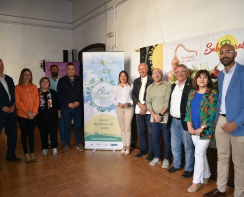 Amparo Torres subraya el compromiso de la Diputación de Albacete con la puesta en valor del sector del aceite y su trabajo para convertirlo en un ...