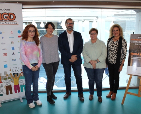 Foto de familia previa a la jornada sobre Cooperación al Desarrollo