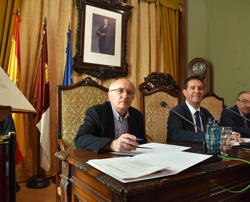 Imagen de la mesa presidencial del Pleno provincial