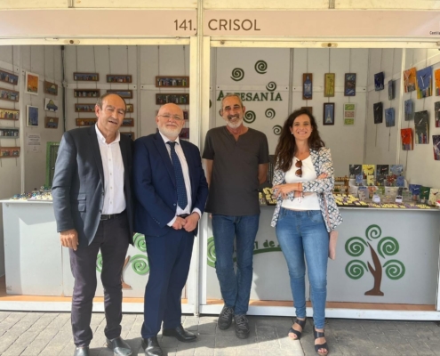 La diputada provincial durante su visita al stand de Crisol