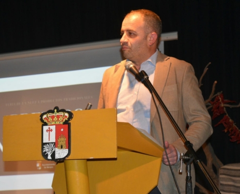 El alcalde de Nerpio, José Antonio Gómez, durante su intervención en la gala de apertura de la Feria de la Nuez