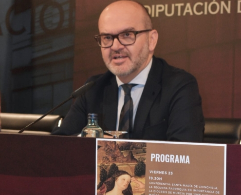 El diputado provincial, Francisco García, durante la presentación del Centenario de la Declaración del Monumento Histórico-Artístico de la Ig ...