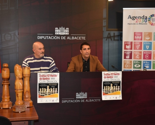 El diputado provincial de Deportes, Dani Sancha, junto al presidente de la Federación de Ajedrez de C-LM, Facundo Castelli