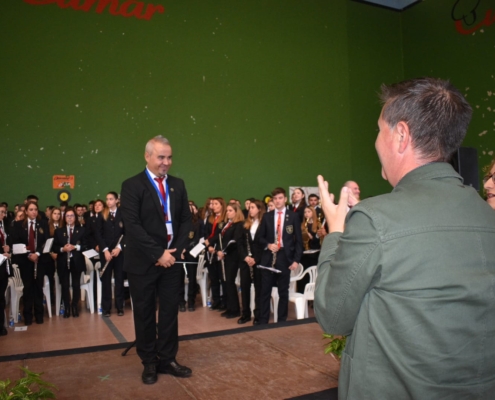 El presidente de la Diputación, Santi Cabañero, aplaude al finalizar el Encuentro de Bandas