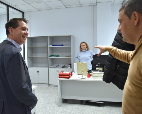 El presidente de la Diputación, Santi Cabañero, durante la visita a la nueva sede del Consorcio de Servicios Sociales