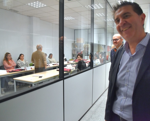 El presidente de la Diputación, Santi Cabañero, durante la visita a la nueva sede del Consorcio de Servicios Sociales