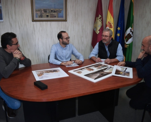 Valera anuncia en La Gineta el comienzo inminente de las obras del Centro Joven y del Campo de Fútbol 7 con la ayuda de la Diputación