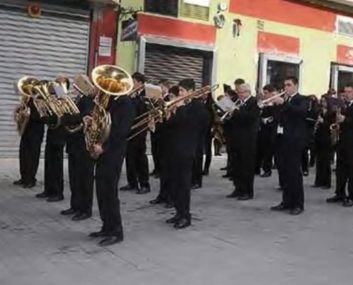 Foto de archivo de la Banda del Real Conservatorio Profesional de Música y Danza en un pasacalles