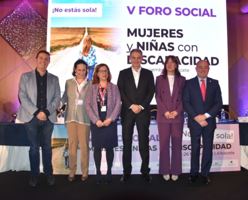 Foto de familia del V Foro Social de Mujeres y Niñas con Discapacidad celebrado en Albacete