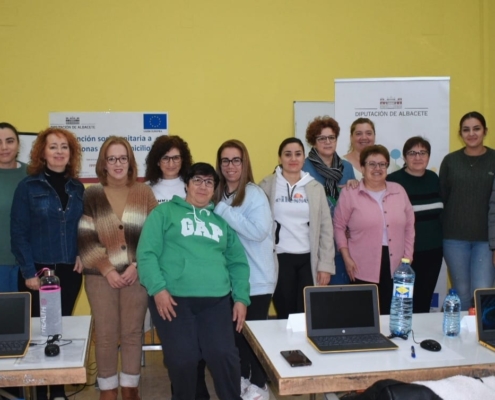 Foto de familia del taller de Atención Sociosanitaria a personas en el domicilio que se está celebrando en casas de Juan Núñez