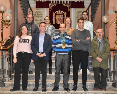 Foto de familia en la escalinata de la Diputación