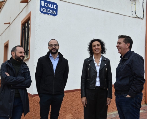 Imagen de la visita del presidente de la Diputación a Higueruela junto al vicepresidente y representantes de la localidad