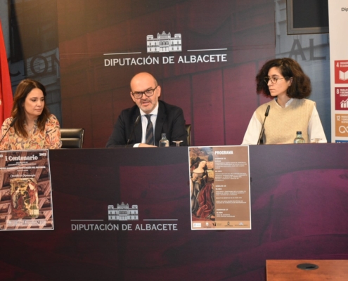 Un momento de la presentación del Centenario de la Declaración del Monumento Histórico-Artístico de la Iglesia Parroquial Santa María del Sal ...