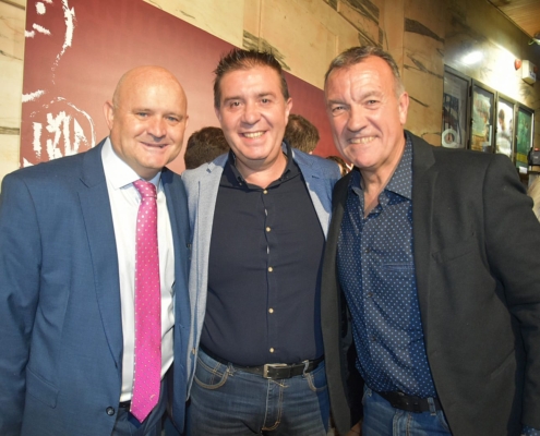 El presidente de la Diputación, Santi Cabañero, junto a dos de los protagonistas