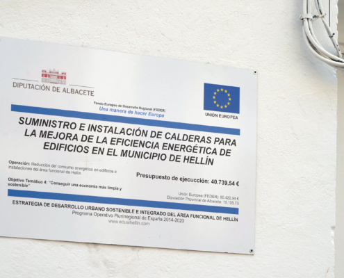 Detalle de la placa sobre la actuación EDUSI realizada en la Escuela Infantil El Rosario de Hellín en el marco de la EDUSI