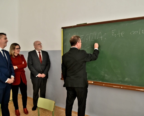 El presidente de la Diputación, junto a la alcaldesa de Pozo Lorente, al delegado de la Junta en Albacete, y al presidente del Gobierno regional