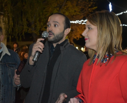 El vicepresidente de la Diputación, Fran Valera, junto a la alcaldesa, Isabel Belén Iniesta, durante su intervención