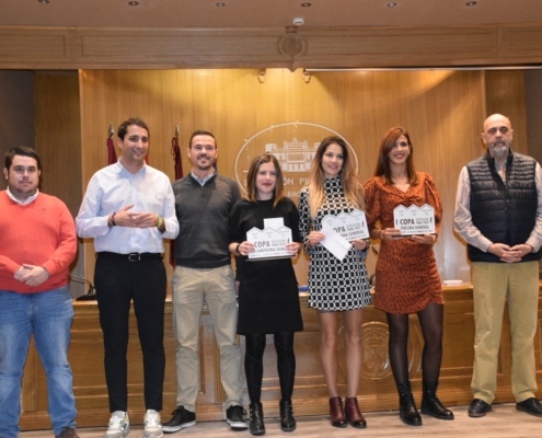 Entrega del premio a las ganadoras de la Copa en Categoría Femenina