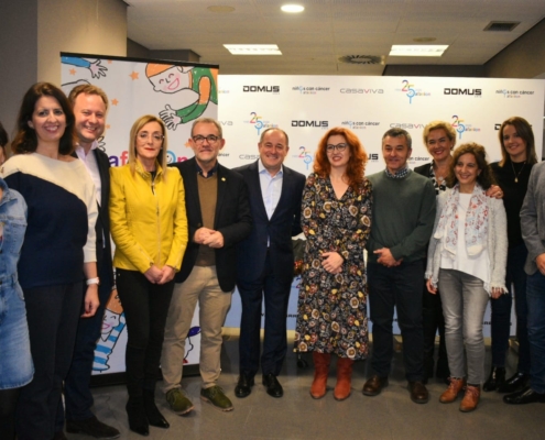 Foto de familia de la inauguración de la tienda solidaria de AFANION