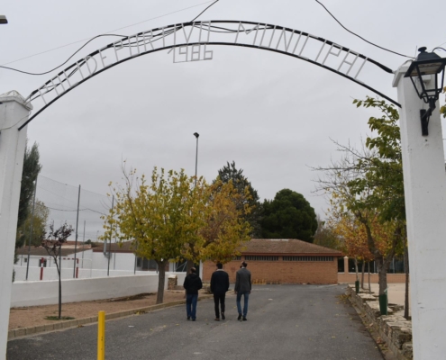 Imagen a la entrada al recinto deportivo municipal