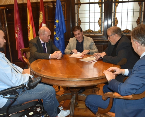 Imagen de la reunión entre Diputación y su Consorcio Cultural Albacete con la Fundación Globalcaja sobre el balance de los Circuitos Artísticos