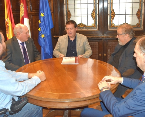 Imagen general de la reunión entre representantes de Diputación y de la Fundación Globalcaja para evaluar resultados de su colaboración en Cir ...