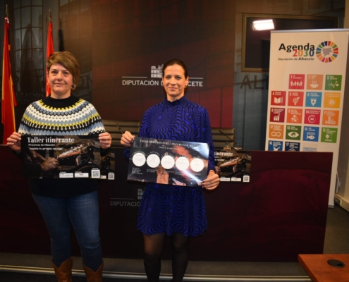 La diputada de Turismo, Raquel Ruiz, y la presidenta de APRECU, Pilar Jiménez durante la presentación