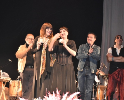 María Rozalén y Beatriz Romero posan con sus medallas