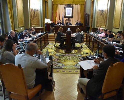 Plano general del Plenario de la Diputación desde el frente de la mesa presidencial