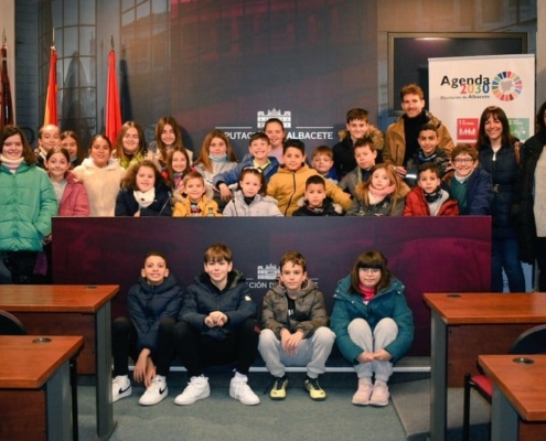 Foto de familia en la sala de prensa de la Diputación de Albacete