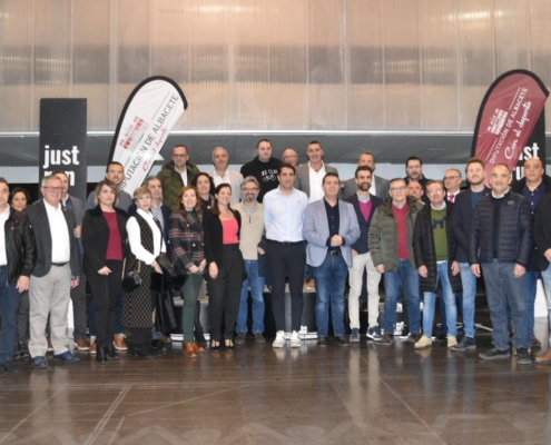 Foto de familia con los patrocinadores del Circuito provincial de Carreras Populares