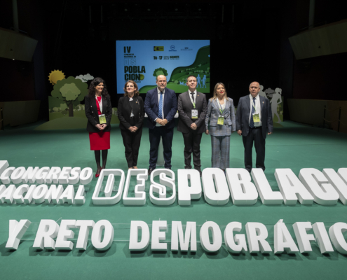 Imagen de familia frontal sobre la pista del Teatro Circo de Albacete