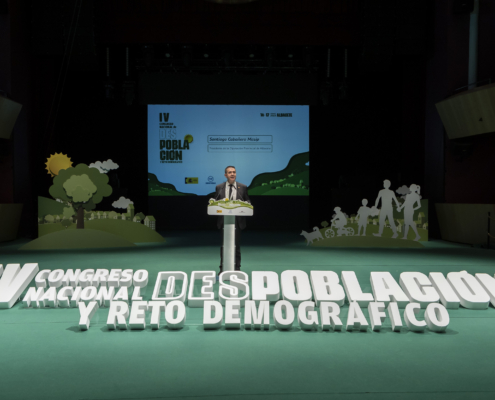 Imagen central del presidente de la Diputación durante sus palabras en la inauguración