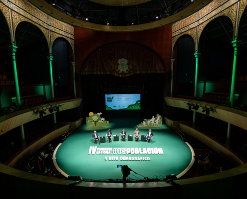 General del Teatro Circo durante la Mesa sobre Ciencia y Universidad