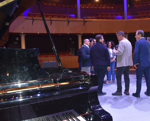 El ministro de Asuntos Exteriores en su visita a Albacete sobre la pista del Teatro Circo