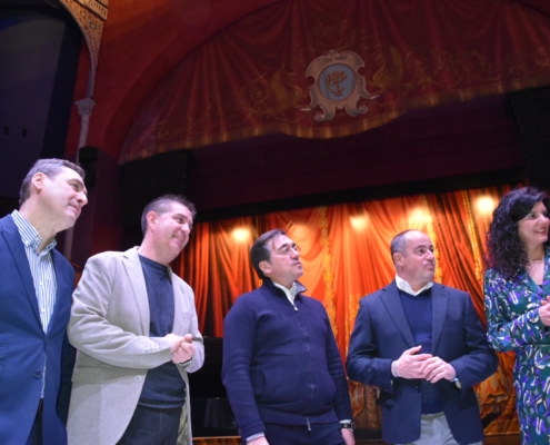 El ministro de Asuntos Exteriores en su visita a Albacete sobre la pista del Teatro Circo