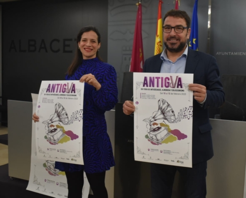 La diputada provincial de Turismo, Raquel Ruiz, junto al concejal del ayuntamiento de Albacete en este área, Modesto Belinchón