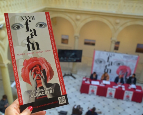 Plano general desde el segundo piso del Centro Cultural La Asunción durante la presentación de la FAEMCLM con el programa enfocado a la izquierd ...