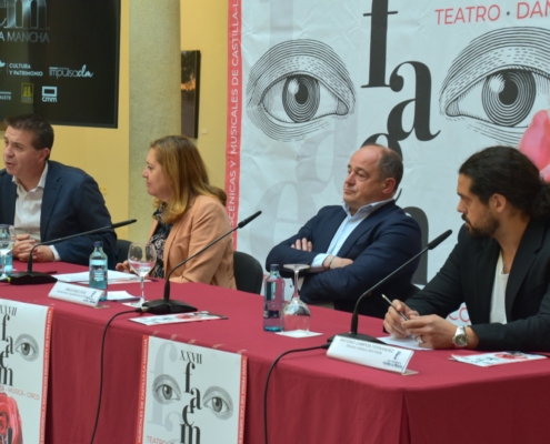 El presidente provincial mientras interviene en la presentación de la FAEMCLM en el Claustro del Centro Cultural La Asunción