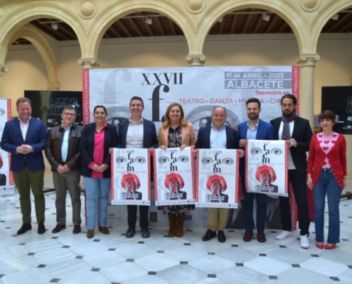 'Foto de familia' en la presentación de la FAEMCLM en el Claustro del Centro Cultural La Asunción